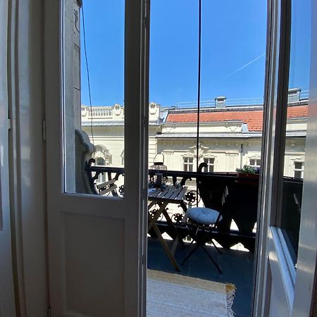 Deluxe Downtown Apartment With A Fabulous View Budapest Bagian luar foto