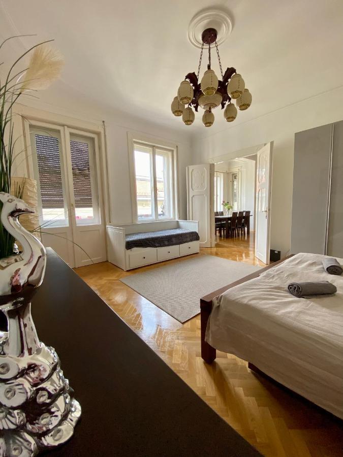 Deluxe Downtown Apartment With A Fabulous View Budapest Bagian luar foto