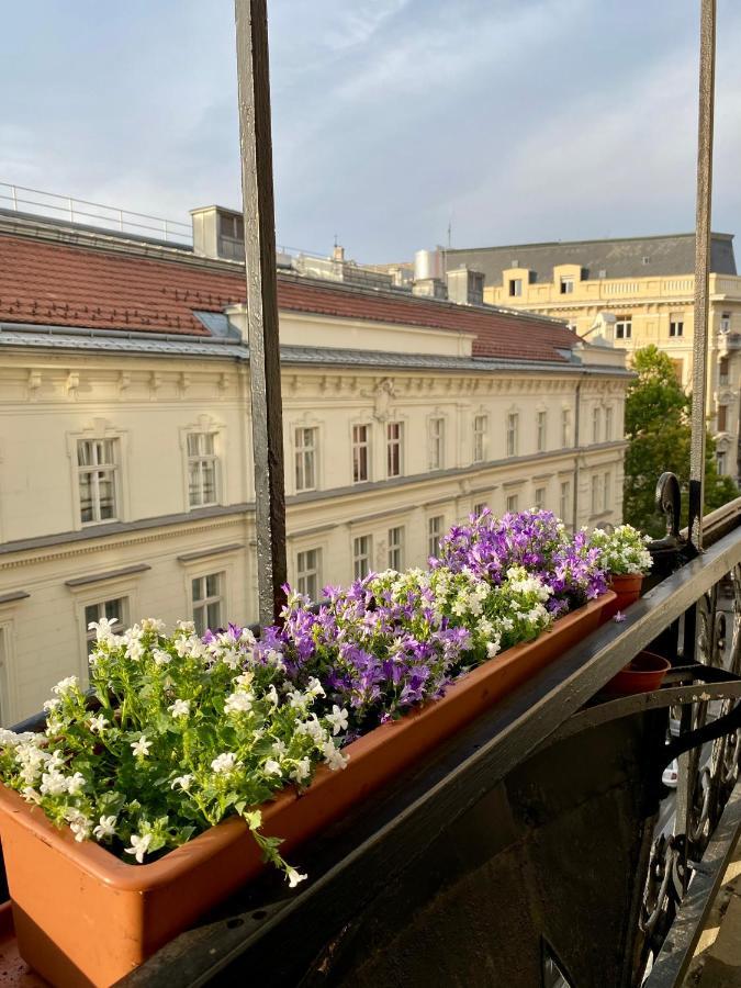 Deluxe Downtown Apartment With A Fabulous View Budapest Bagian luar foto