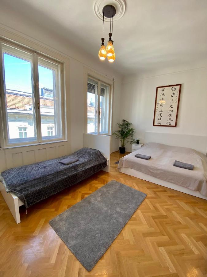 Deluxe Downtown Apartment With A Fabulous View Budapest Bagian luar foto