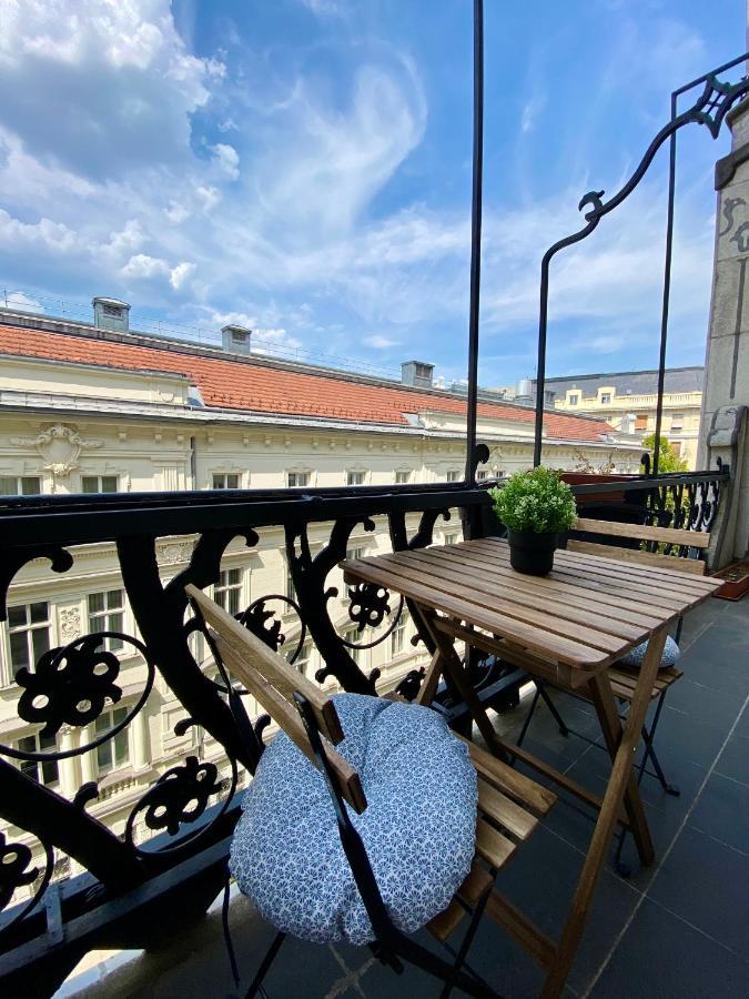 Deluxe Downtown Apartment With A Fabulous View Budapest Bagian luar foto