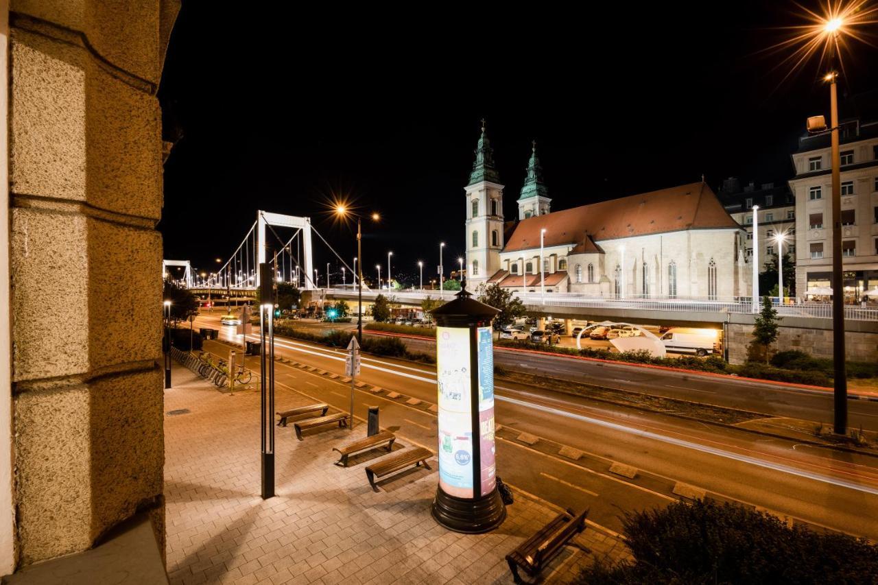 Deluxe Downtown Apartment With A Fabulous View Budapest Bagian luar foto